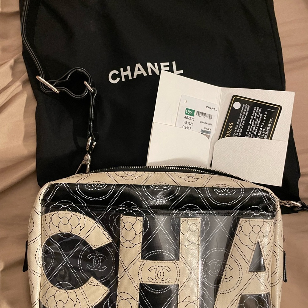 Authentic Channel camera bag full set dust bag, tag, card please serious buyers - Picture 6 of 14